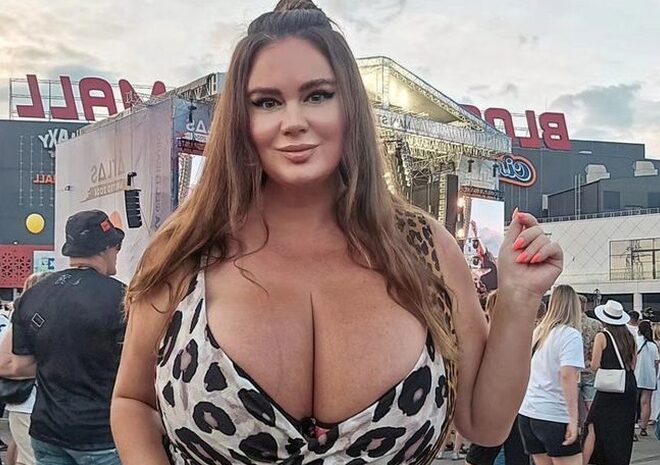 «Я пишечка»: Міла Кузнєцова, власниця 15-го розміру грудей, розкрила свою вагу