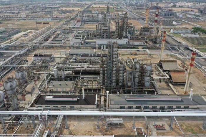 Нафтопереробний завод